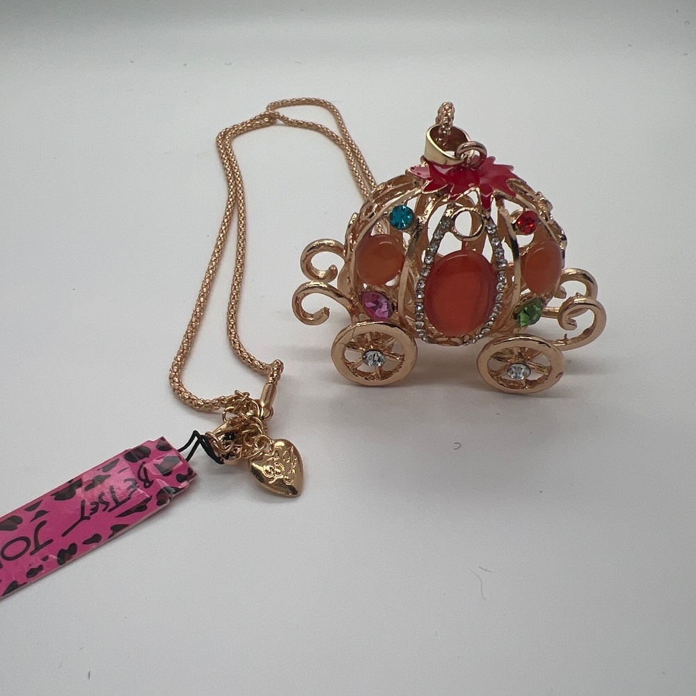 Carriage Necklace Betsey Johnson heart